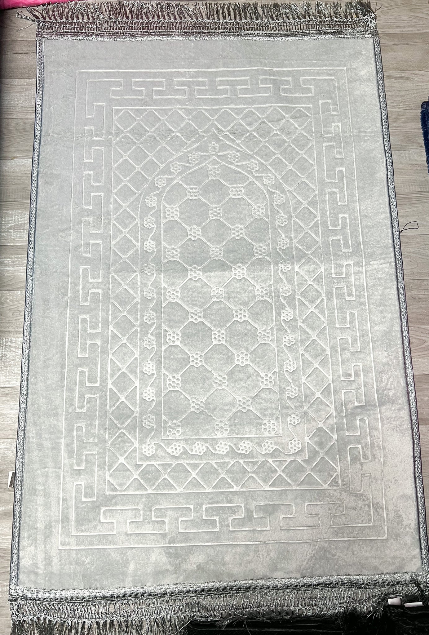 Tapis épais gris clair