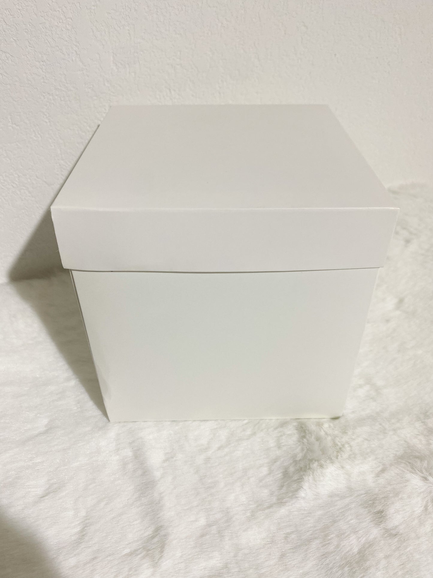 Boîte avec couvercle blanc