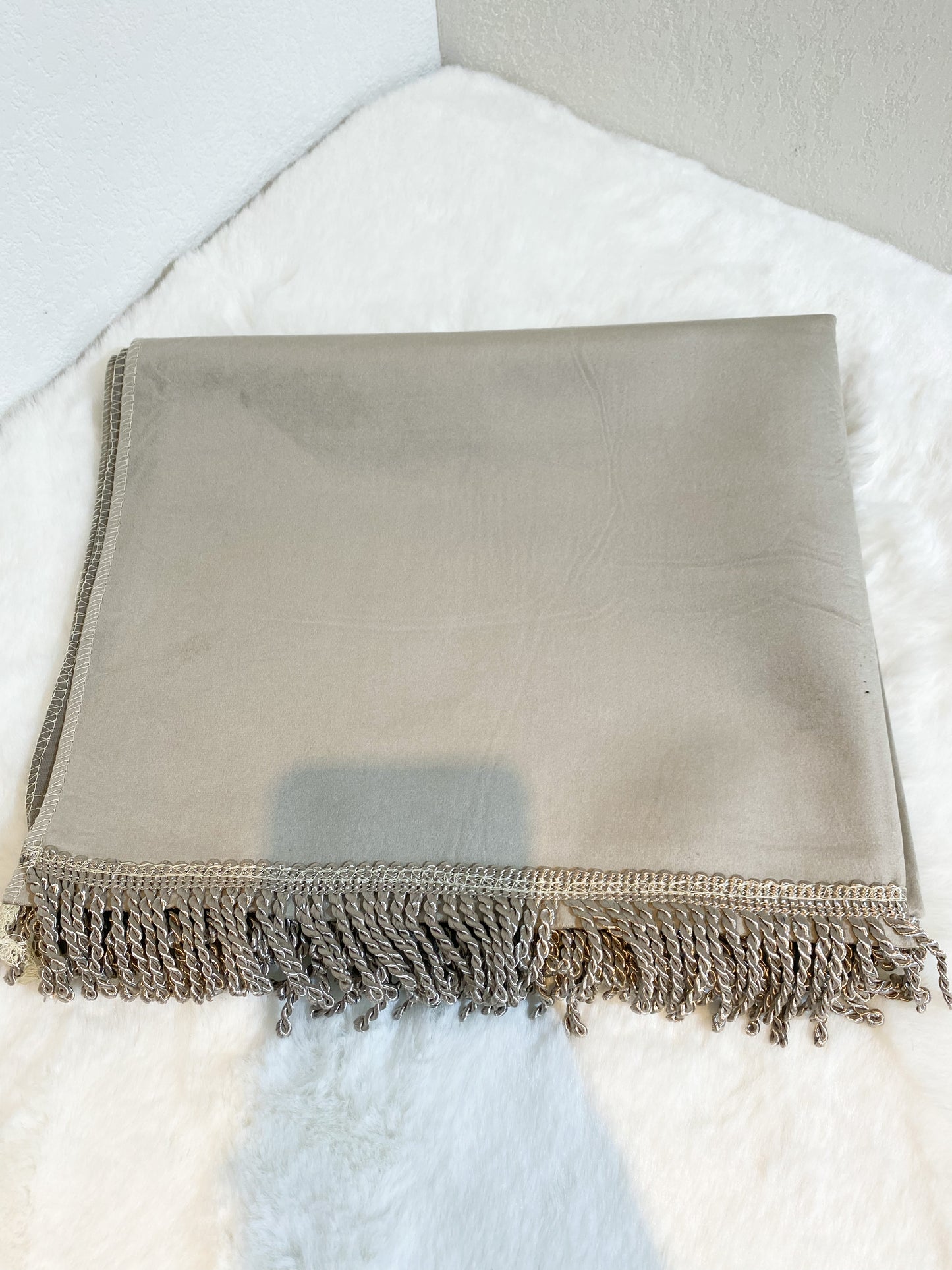 Tapis fin taupe